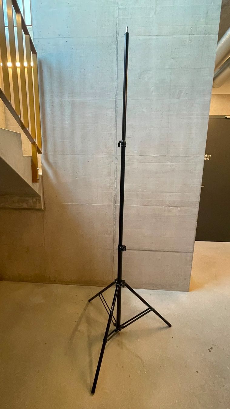 Treppiedi & Teste: Walimex Pro WT-806 Lampenstativ mit Tasche 256 cm – Usato da Glattpark(Opfikon) venduto da Carpri