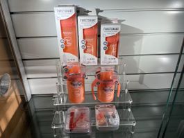 7 x Babyartikel Twistshake Flaschen, Schnuller, Kette. NEU!