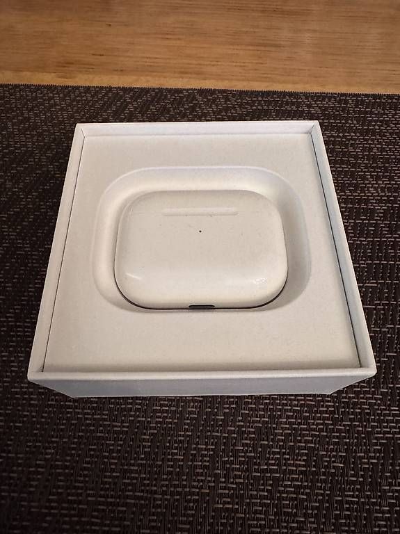 Kopfhörer: AirPods Pro 1 – Gebraucht aus Gilly von Helpast