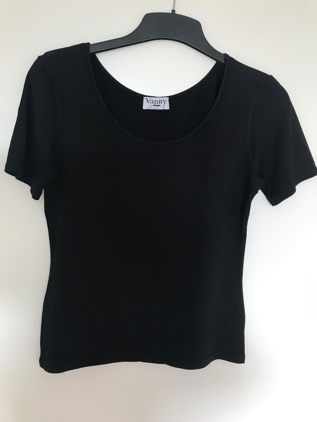 T-shirt: Schwarzes kurzarm Shirt, von Vanity, Gr. 38 – Usato da Niederteufen venduto da mix18