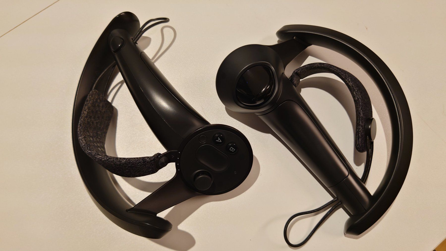 Valve Casco VR: Valve Index Steam VR Headset mit Controller & Basestations – Usato da Volketswil venduto da thedmo_seller 1