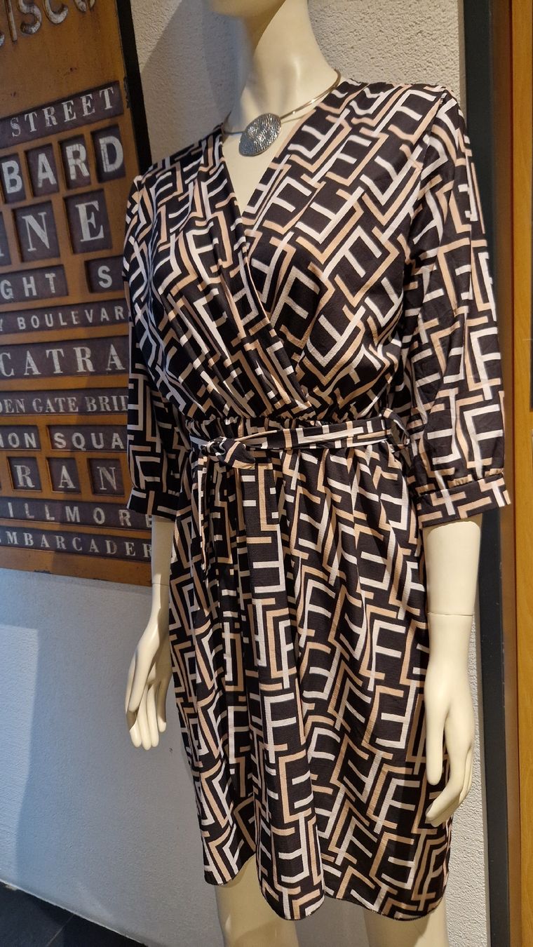 Kleider: Lässiges Kleid, Gr. 36/38, schwarz/ ecru/ hellbraun. – Gebraucht aus Widnau von Smanitu