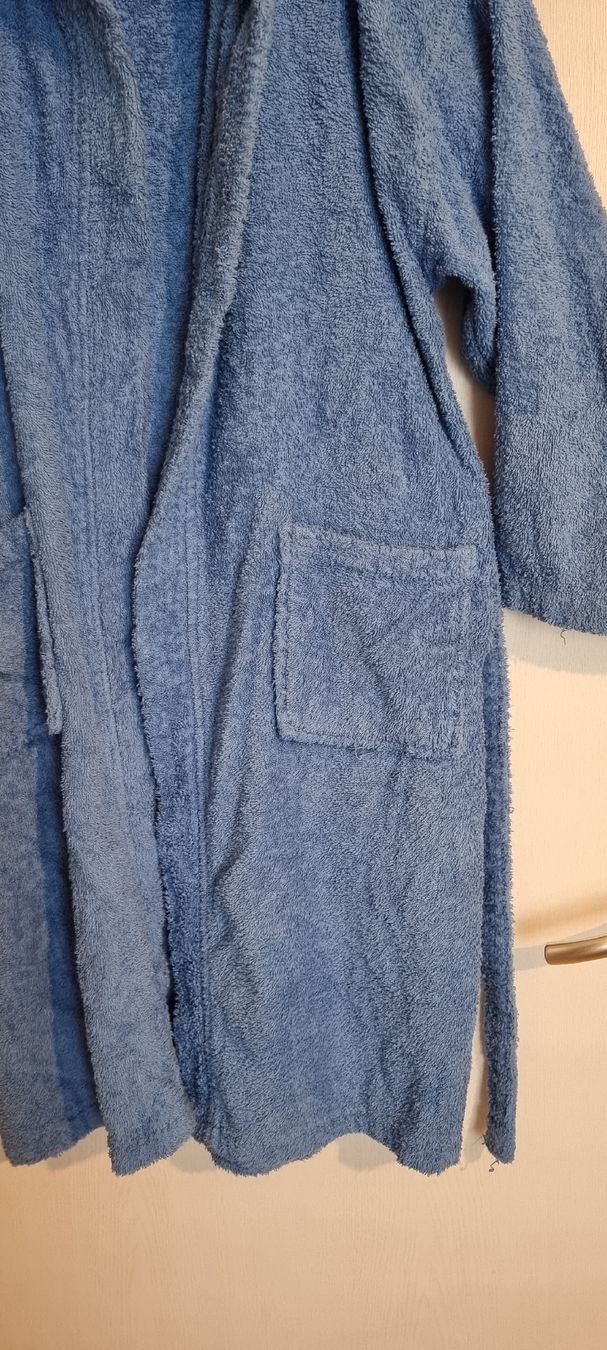 Accappatoi: Bademantel Kinder 8-10 Jahre alt – Usato da Glattpark(Opfikon) venduto da TatianaVladimirova 2