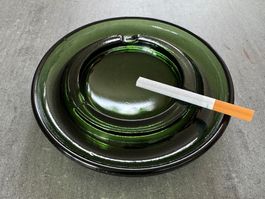 Aschenbecher - grün - Ø 16 cm - Glashütte Bülach? - Vintage