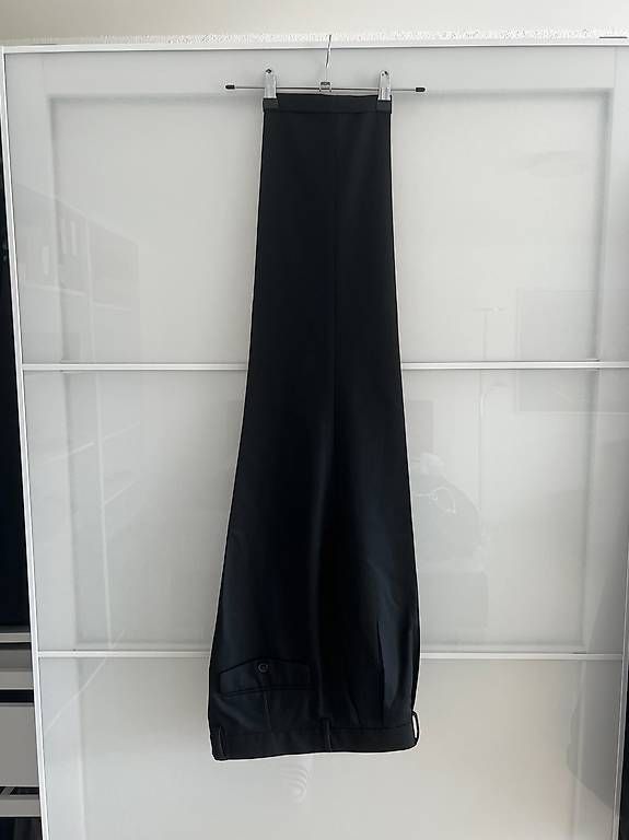 Pantaloni: H&M Hose Herren Regular Fit Schwarz 34 – Usato da Lufingen venduto da luc_g6rv