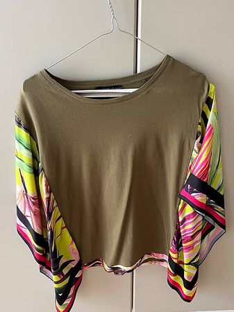 Joli chemisier GUESS taille M , état de neuf 