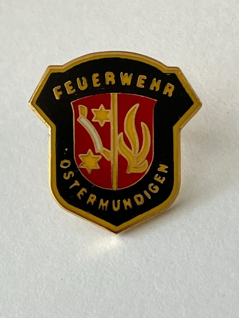 Placchette & Badge: 1 Pin Feuerwehr Ostermundigen – Usato da Basel venduto da djwwpp