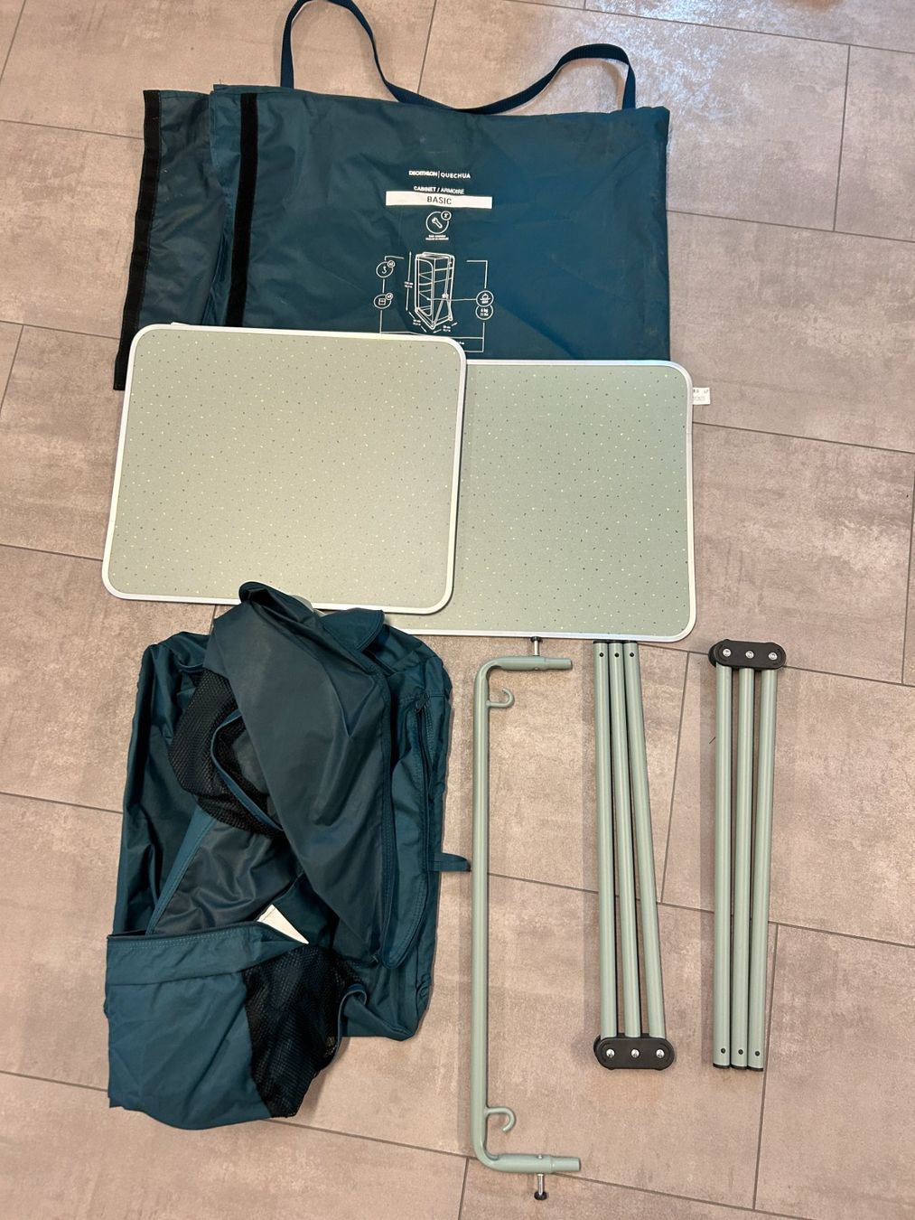 Decathlon Armadi: Campingschrank QUECHUA – Usato da Domat/Ems venduto da Sanpan 2