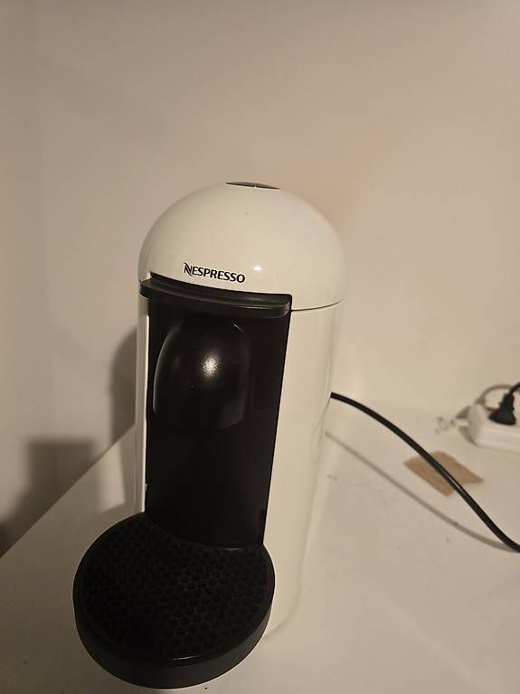 Macchine per caffè & Macchine per espresso: Machine à café Nespresso Vertuo Plus  Comme neuve  – Usato da Genève, Suiza venduto da gav_r268
