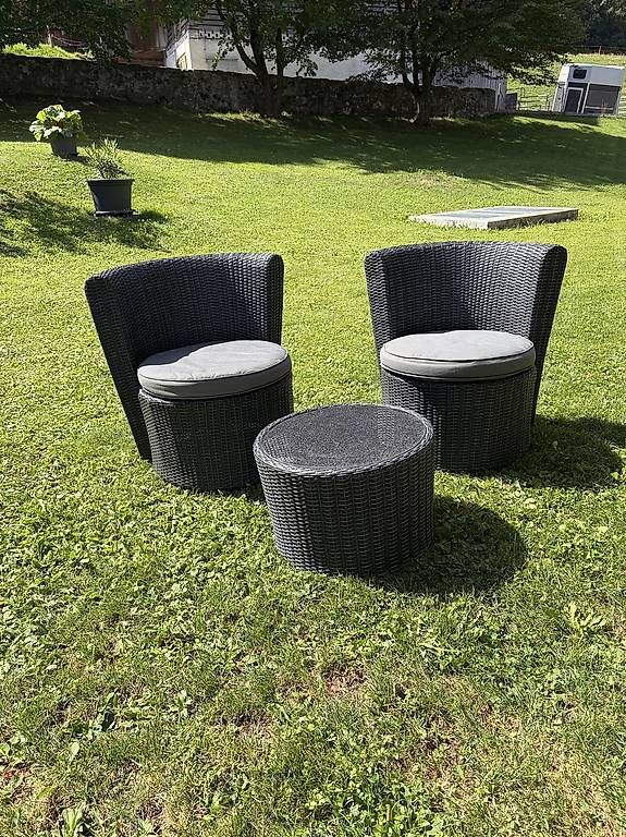 Fauteuils: Lounge-Set 3-teilig  2 Sessel + Tisch – D'occasion à Wimmis par Berni78 2
