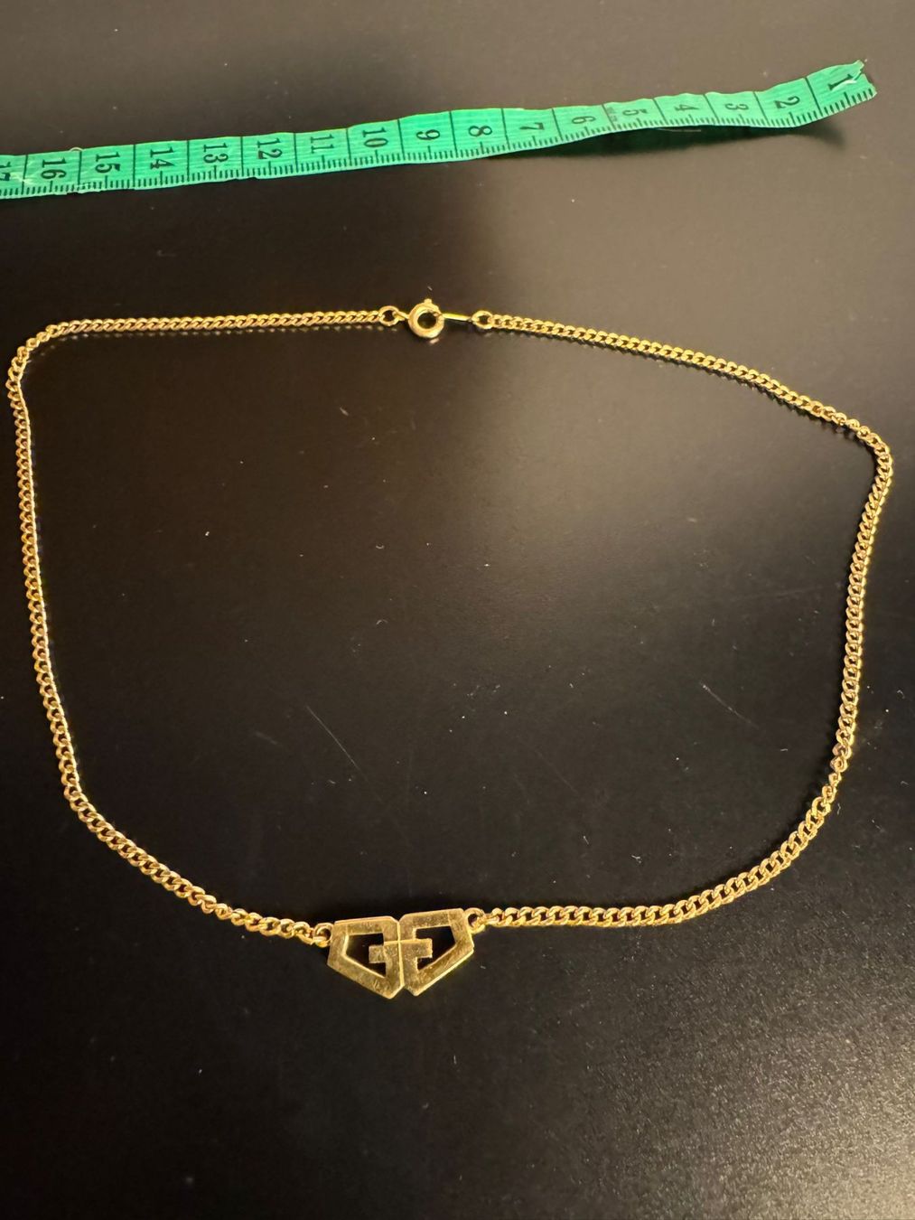 Givenchy Catenine: Givenchy Vintage Halskette Goldfarben – Usato da Winterthur venduto da Dejv 1