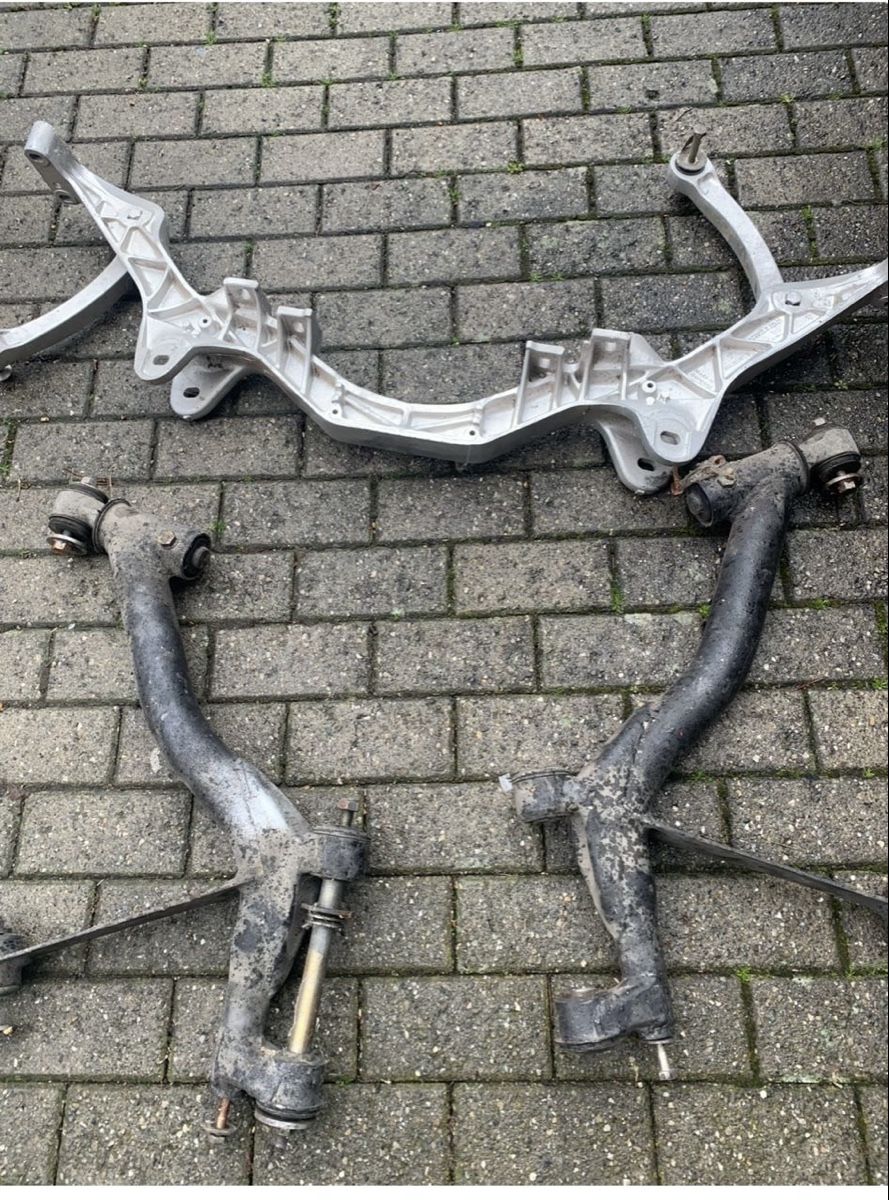 Porsche Tutti pezzi di ricambio auto: Porsche 928 Achse hinten – Usato da Schaffhausen venduto da alfetta2500