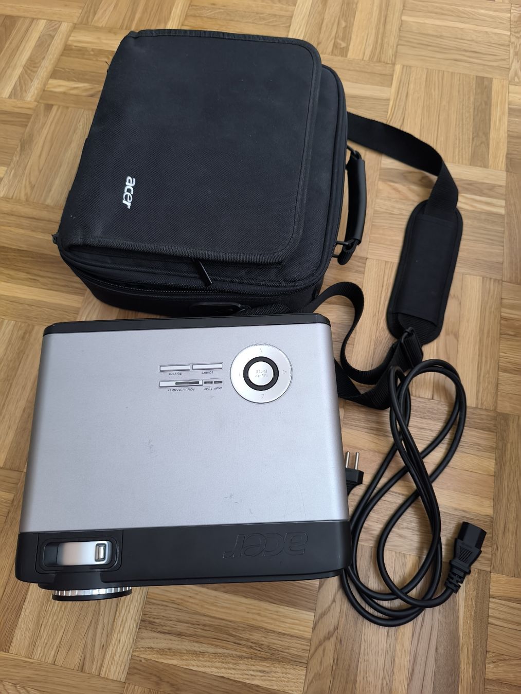 Acer Videoprojektoren: Projecteur acer pd523 – Gebraucht aus Penthalaz von Panzerwagen