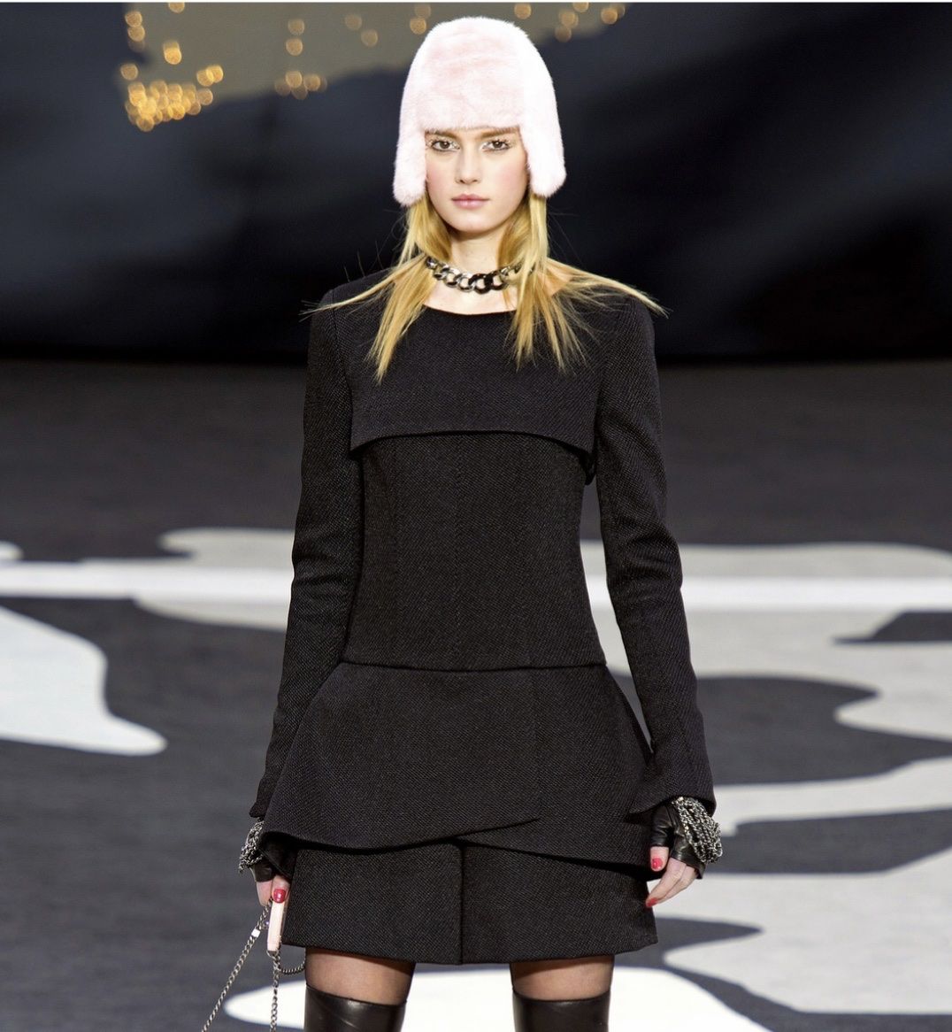 Chanel Tops: Chanel Kleid Oberteil Schwarz  – Gebraucht aus Horgen von Sunshine11 4