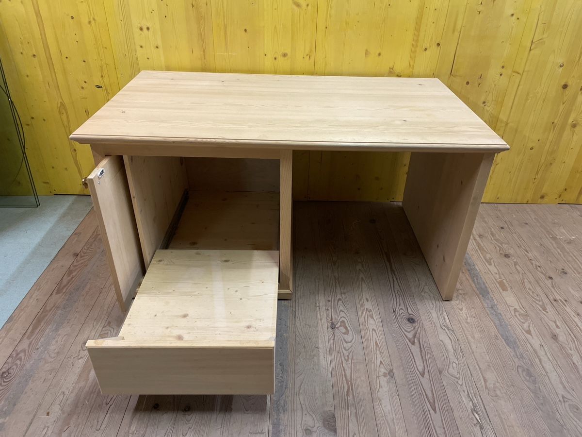 Bureaux: Schreibtisch Tanne – D'occasion à Almens par bsundrix 1