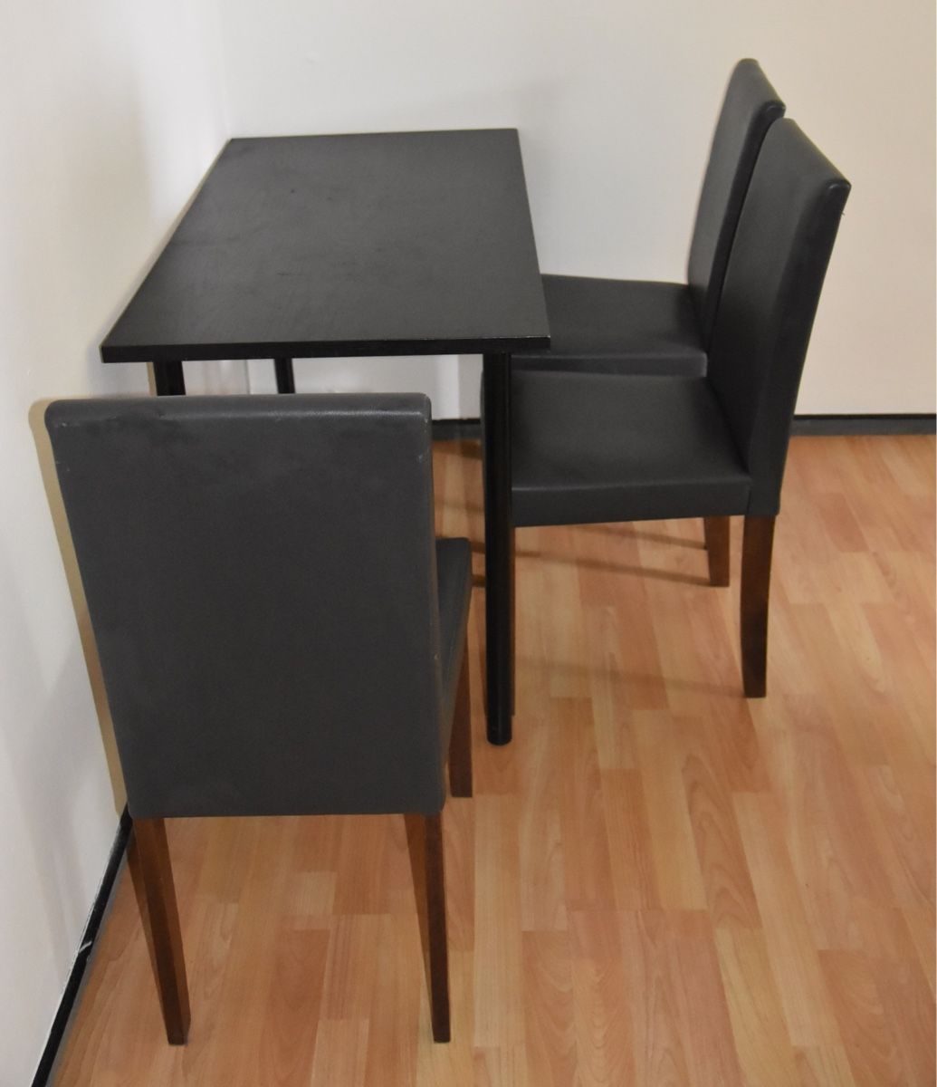 Set di tavolo e panche: Schwarzer Esstisch mit 3 Stühlen – Usato da Zürich venduto da sim_ws79