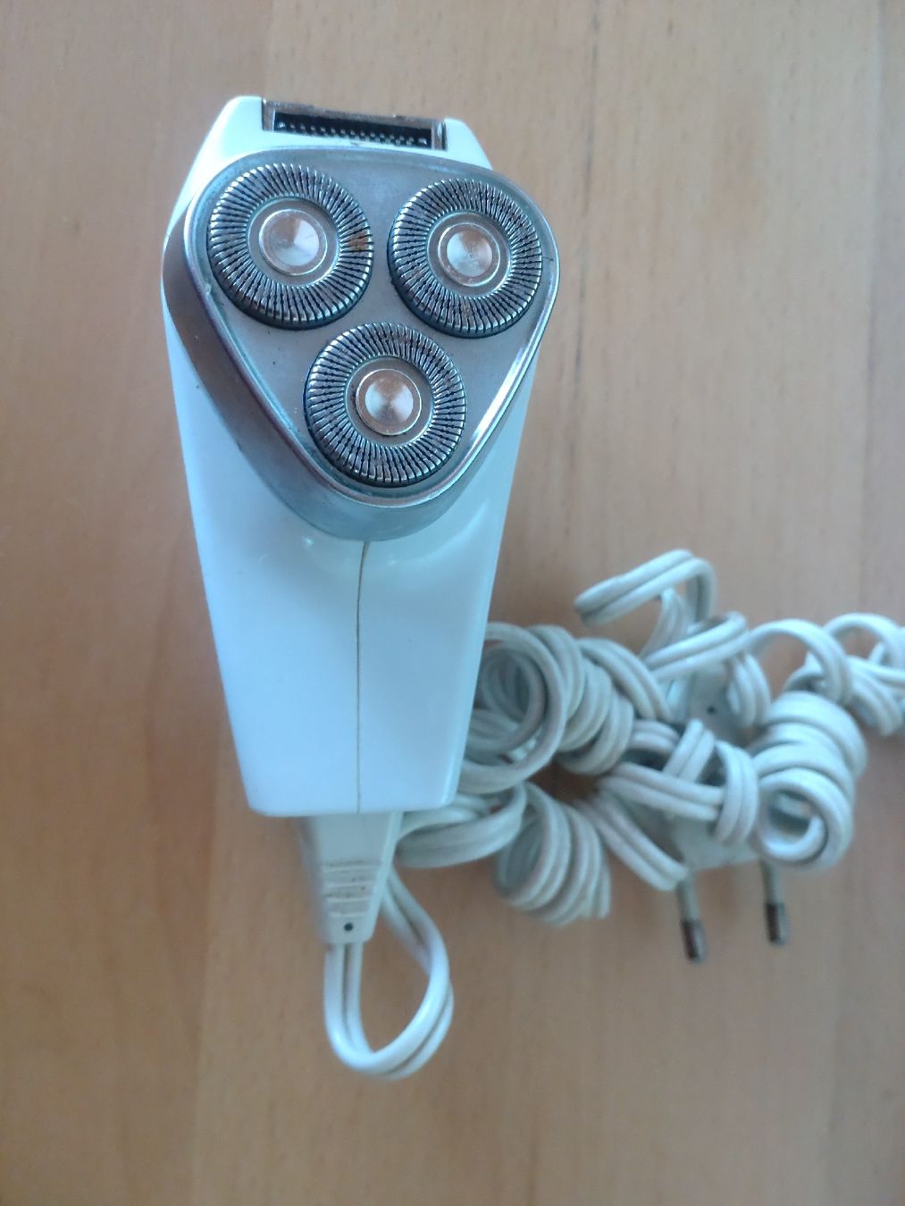 Philips Rasoi & Lamette da barba: Rasoir électrique Philips Philishave Type SC 8130 – Usato da Vétroz venduto da Guadonjin