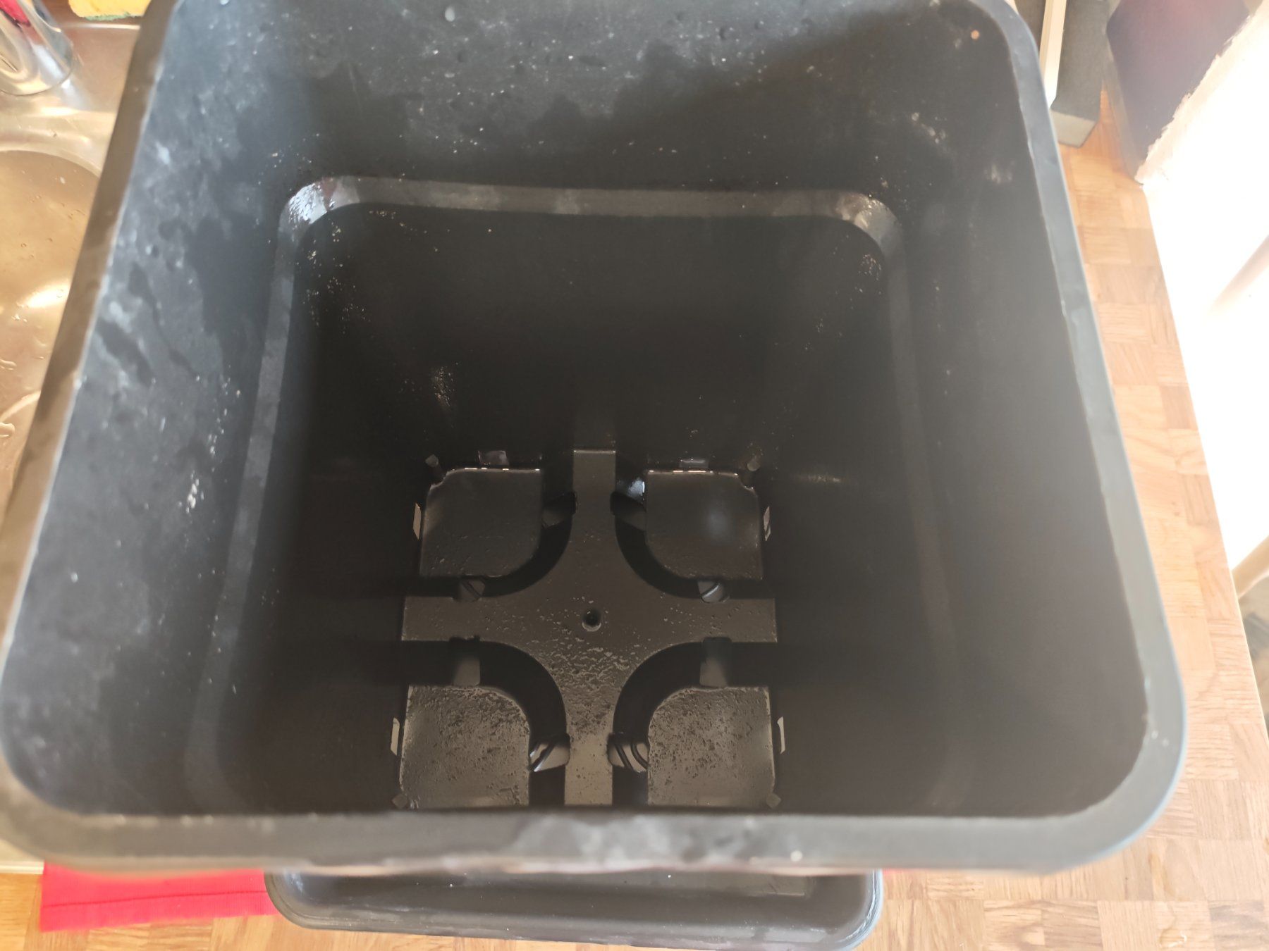 Vasi per fiori: Quadratischer Kunststoff-Pflanztopf 24cm – Usato da Dübendorf venduto da tho_v2cs 2