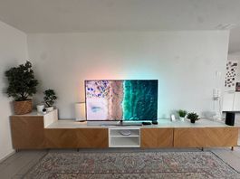 TV-Lowboard IKEA BESTÅ, Eiche-Optik, Messingbeine