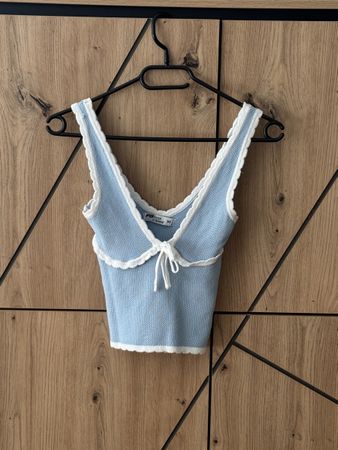 Hellblaues Feinstrick Top mit Spitze, Grösse Xs,neu