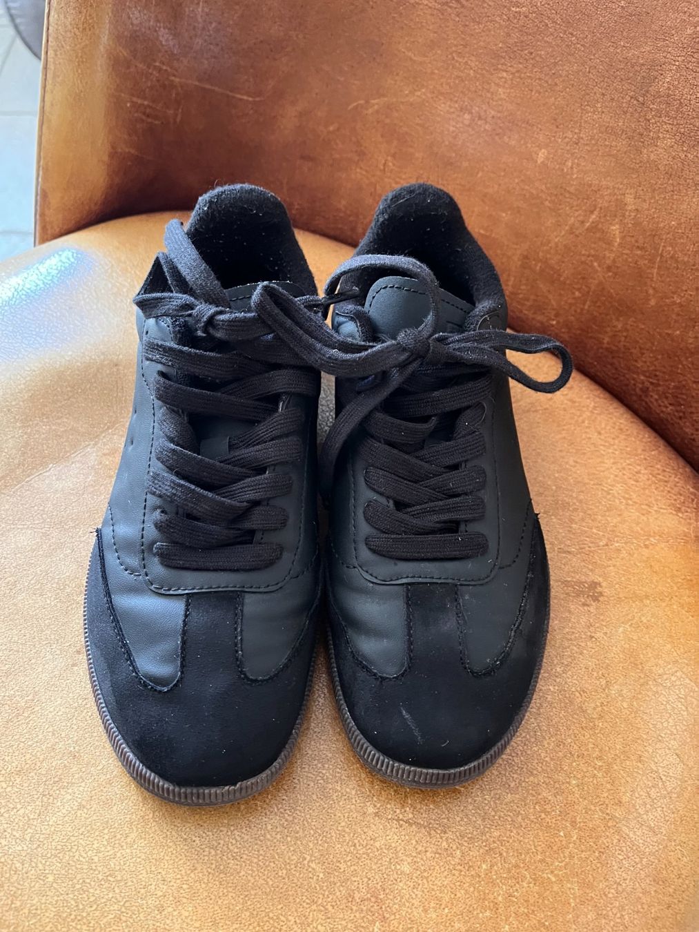 Zara Scarpe da donna: Sneaker T36 noire – Usato da Onnens VD venduto da thi_6rvw 2