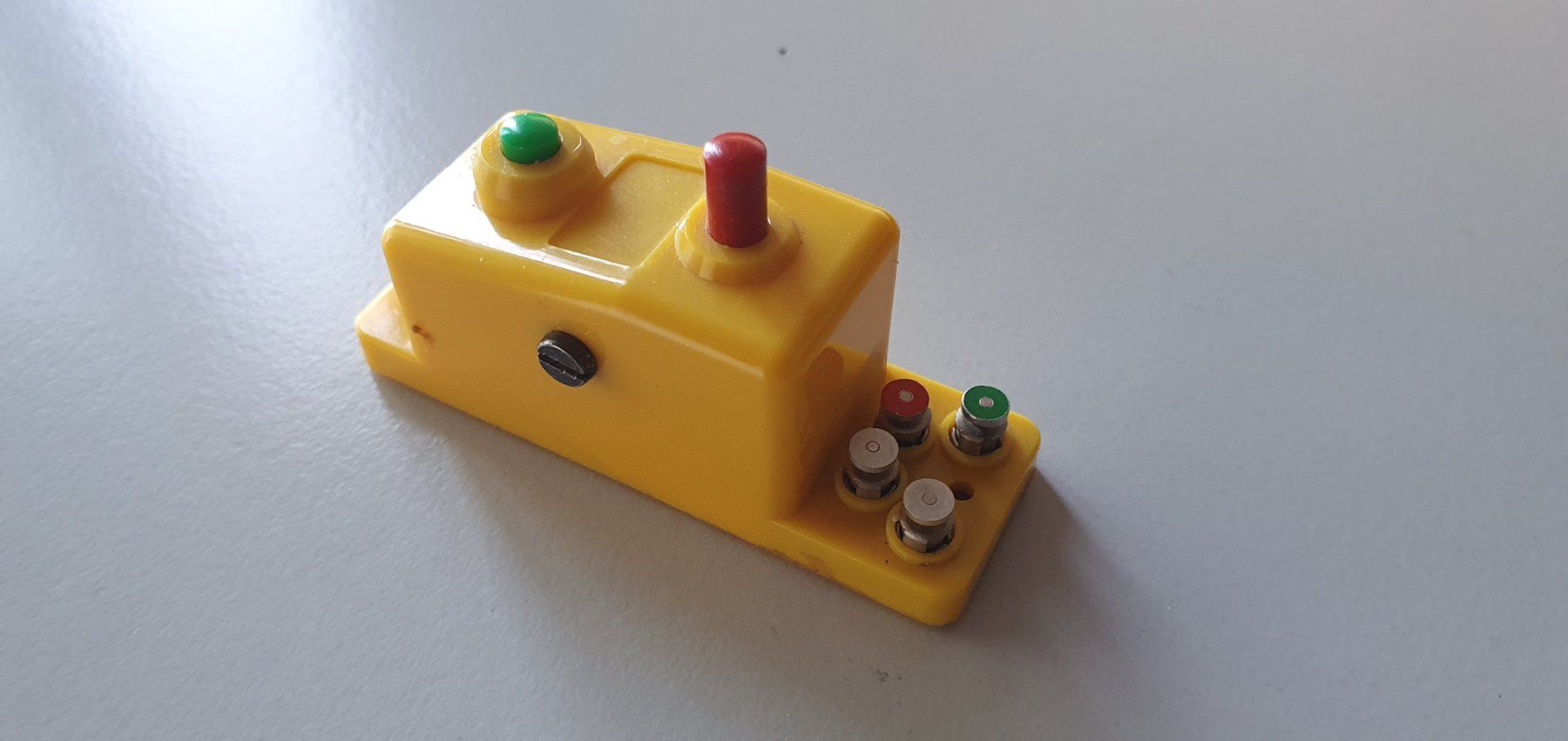 Trix Modelleisenbahnen: TRIX 66594 / 6594 - Doppelfunktionsschalter gelb – Gebraucht aus Ernetschwil von Cob1998 1