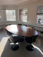 Saarinen Tisch & Stühle