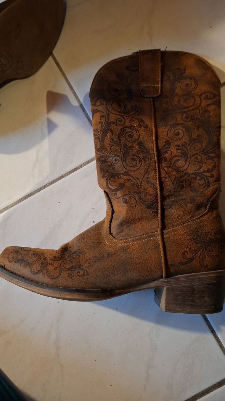 Chaussures femmes: Vendo stivale Roper da donna. – D'occasion à Solduno par sar_8t7y 2