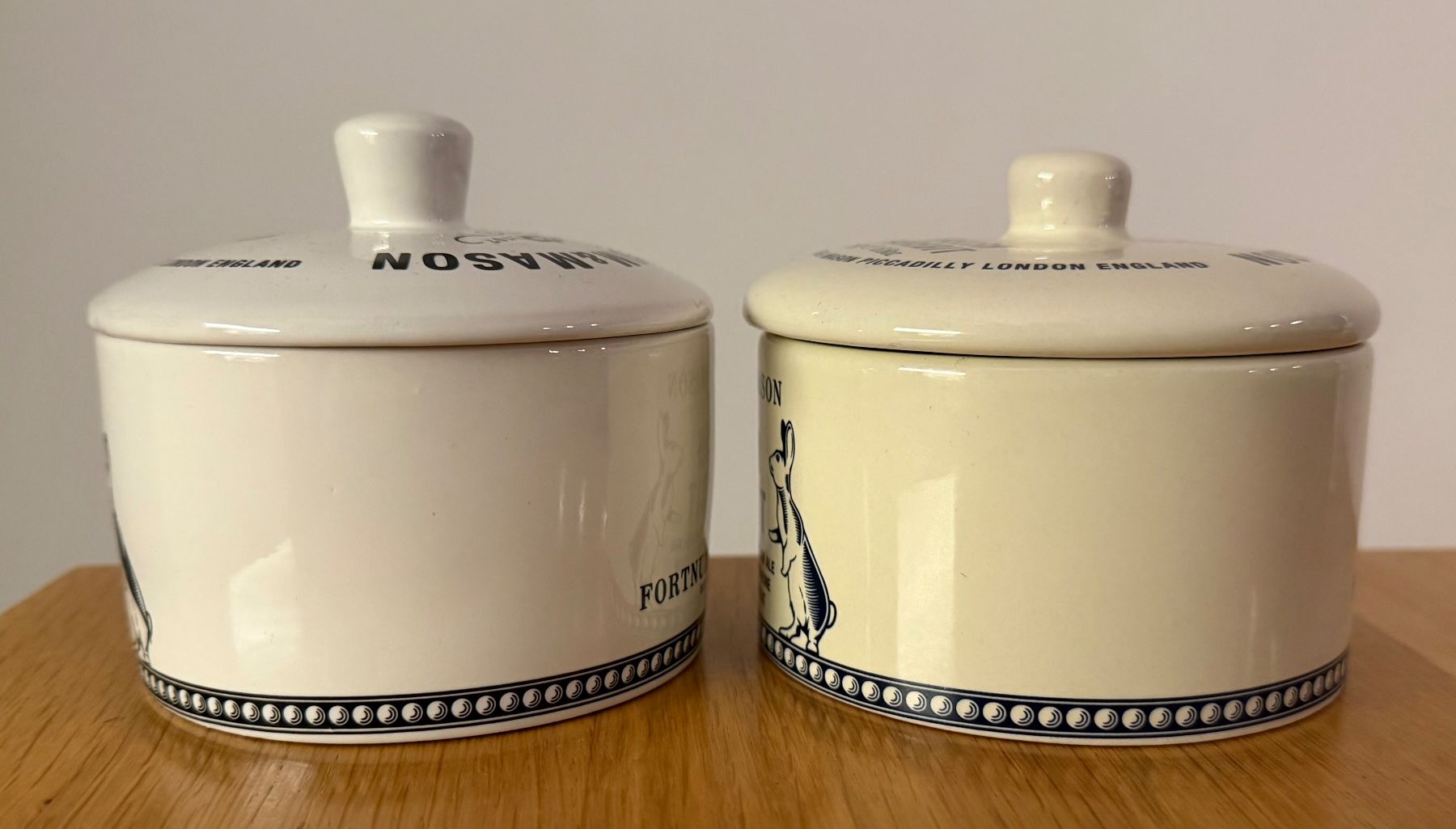 Töpfe: 2 Fortnum & Mason Rarebit Toepfe mit Deckel – Gebraucht aus Basel von Rouge. 5