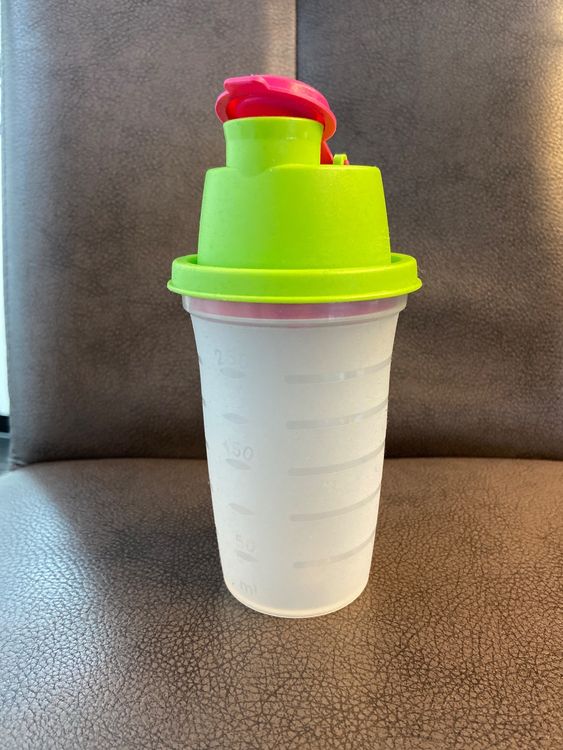 Tupperware 250 ml Shaker rosa/ grün | Kaufen auf Ricardo