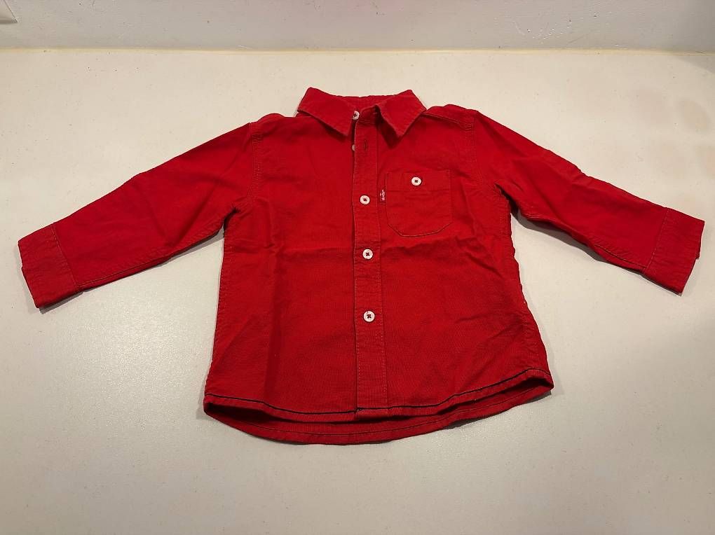 Hemden, T-Shirts & Polos: Rotes Hemd Levis Grösse 80 – Gebraucht aus Felsberg von Riggel