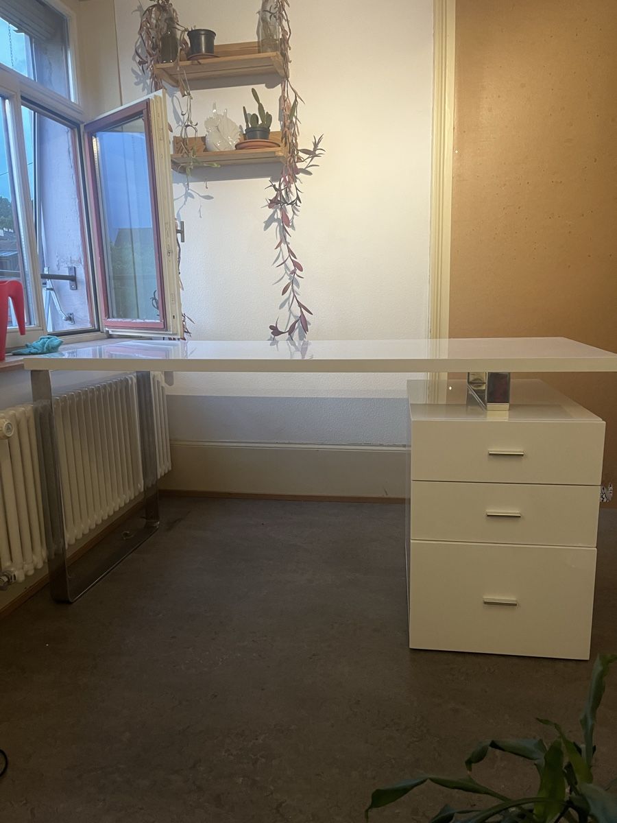 Scrivanie: schreibtisch, weiss, metall, modern – Usato da Zürich venduto da Paulo_Rangel