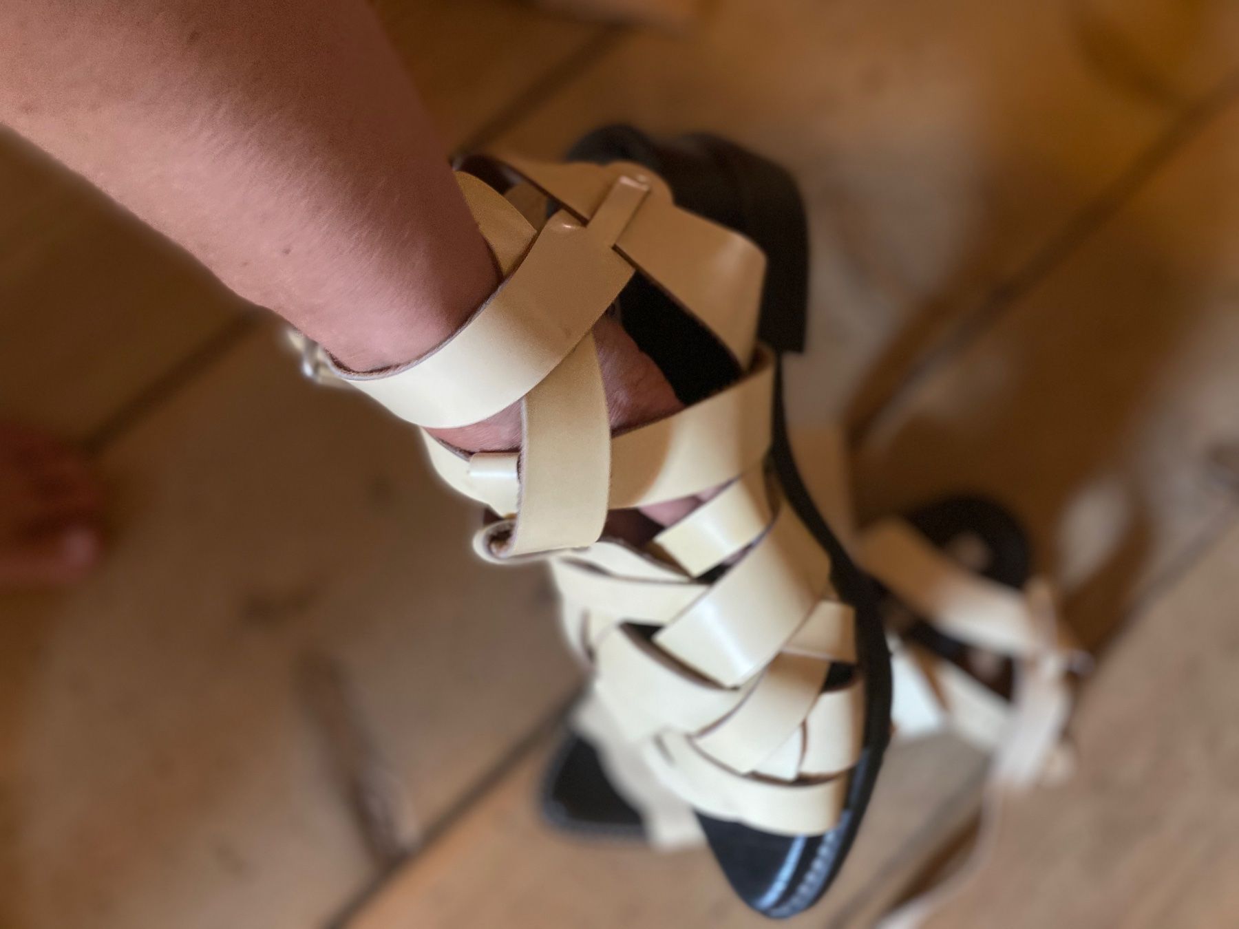Acne Studios Scarpe da donna: Sandalen von Acne Studios – Usato da Küblis venduto da mad_b2bw 1