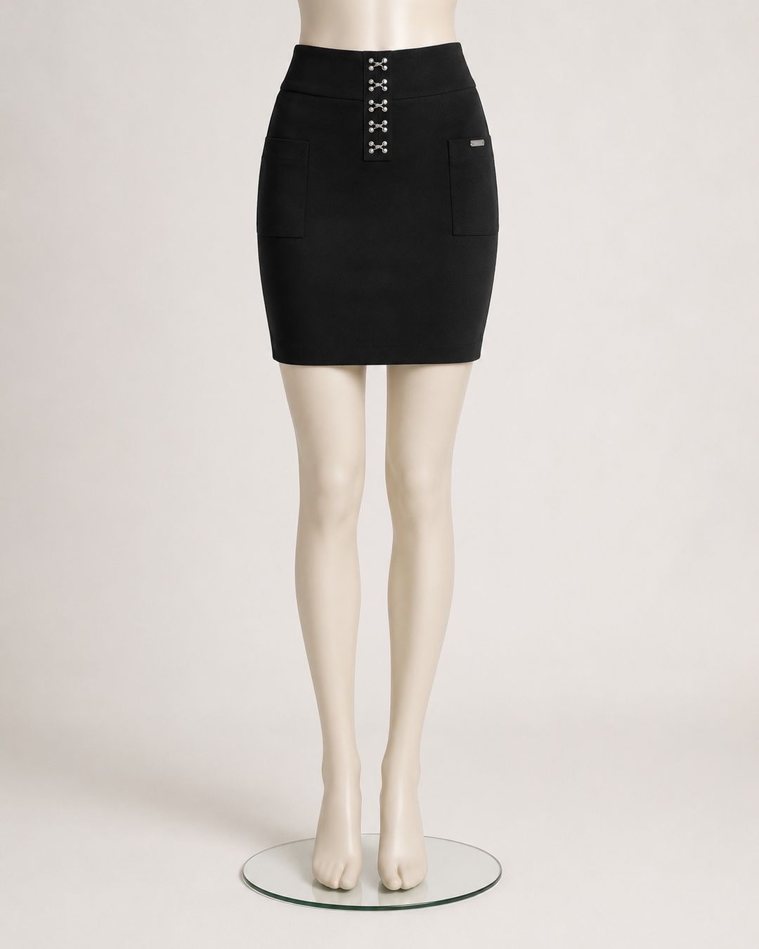 Guess Gonne: Guess Black Mini Skirt. Size S. Good condition! – Usato da Stallikon venduto da Lilly_90