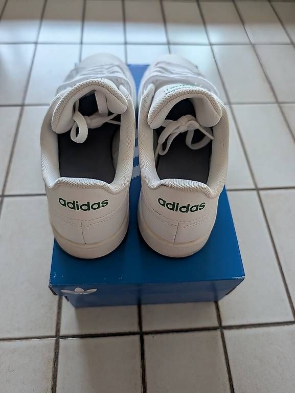 Herrenschuhe: Chaussures Adidas  – Gebraucht aus Meyrin von fia_ym6t 2
