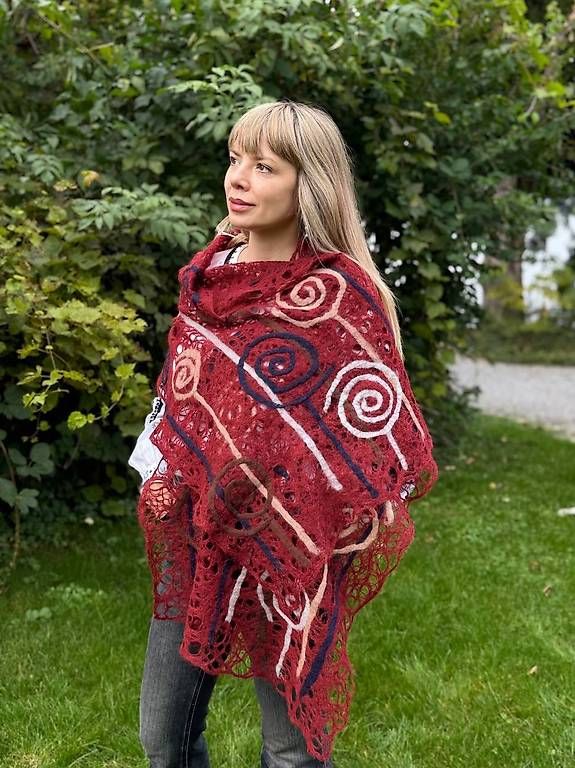 Foulard & Sciarpe: Rotbrauner Mohairschal mit Spiralmotiven – Usato da Thalwil venduto da han_2b8c