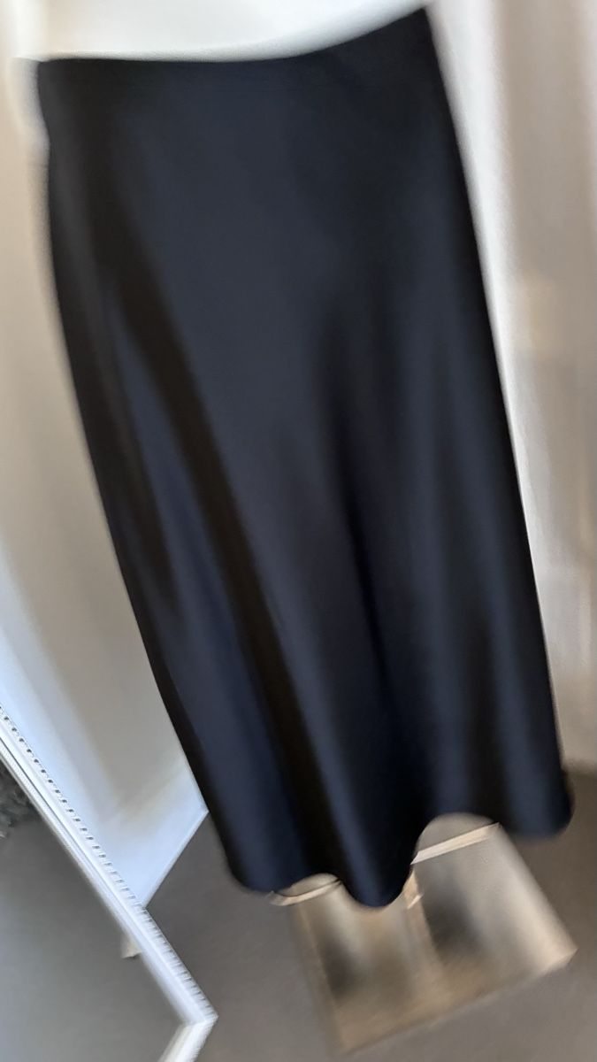 Jupes: Rock schwarz Grösse M/L neuwertig – Neuf (Voir description) à Bäretswil par Viechel