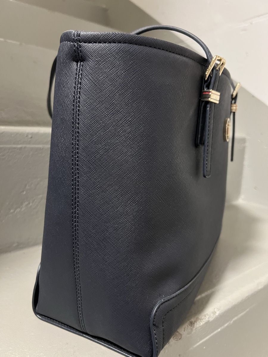 Tommy Hilfiger Taschen für Damen: TOMMY HILFIGER Damenhandtasche blau – Neu (gemäss Beschreibung) aus Russikon von Zimtchruesi 1