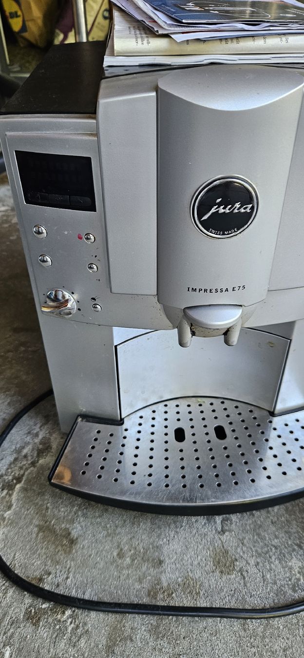 Jura Kaffeemaschinen & Espressomaschinen: Jura Impressa E75 mit DEFEKT – Defekt aus Belp von Ginus85 1