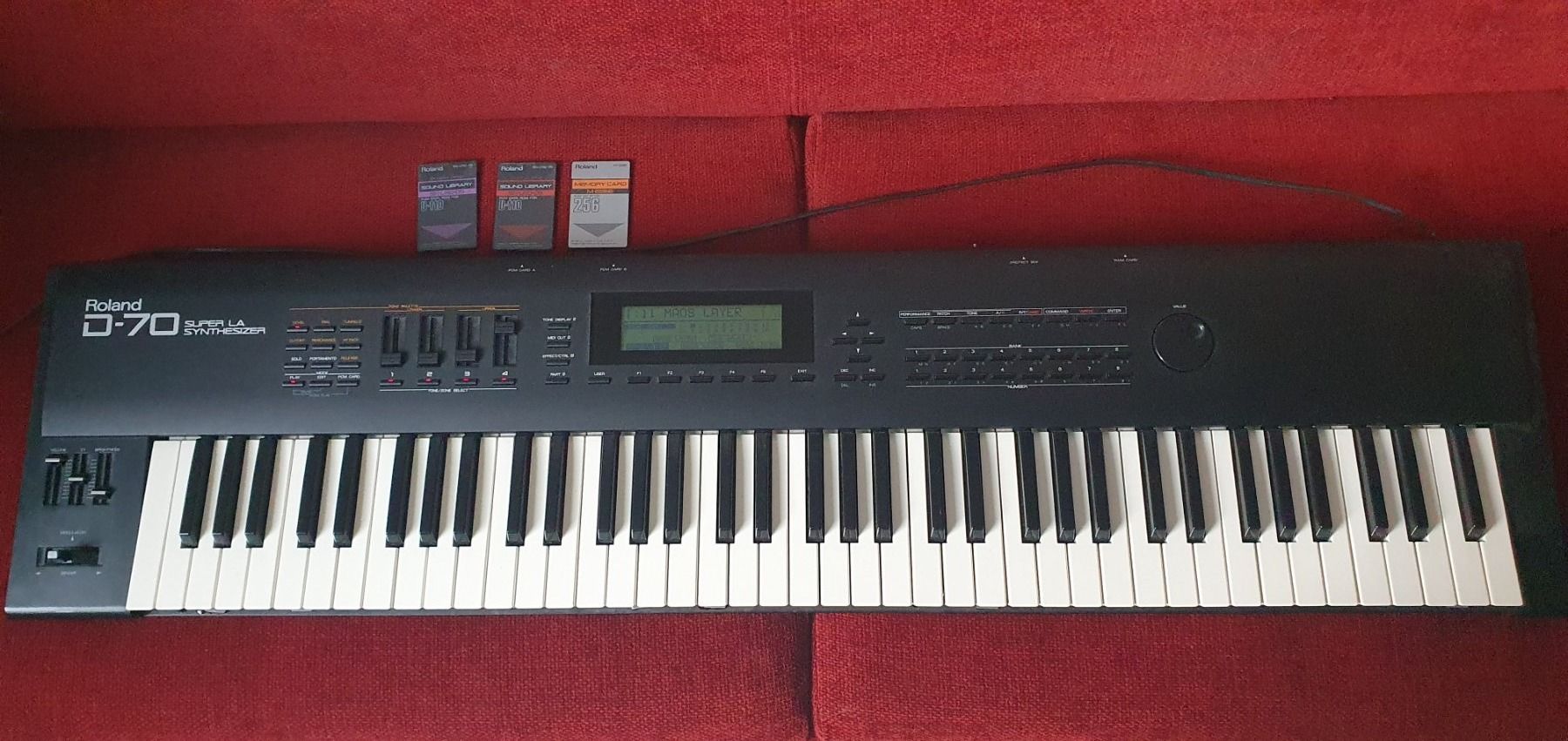 Roland Musikinstrumente: Roland D70 – Defekt aus Ecublens VD von