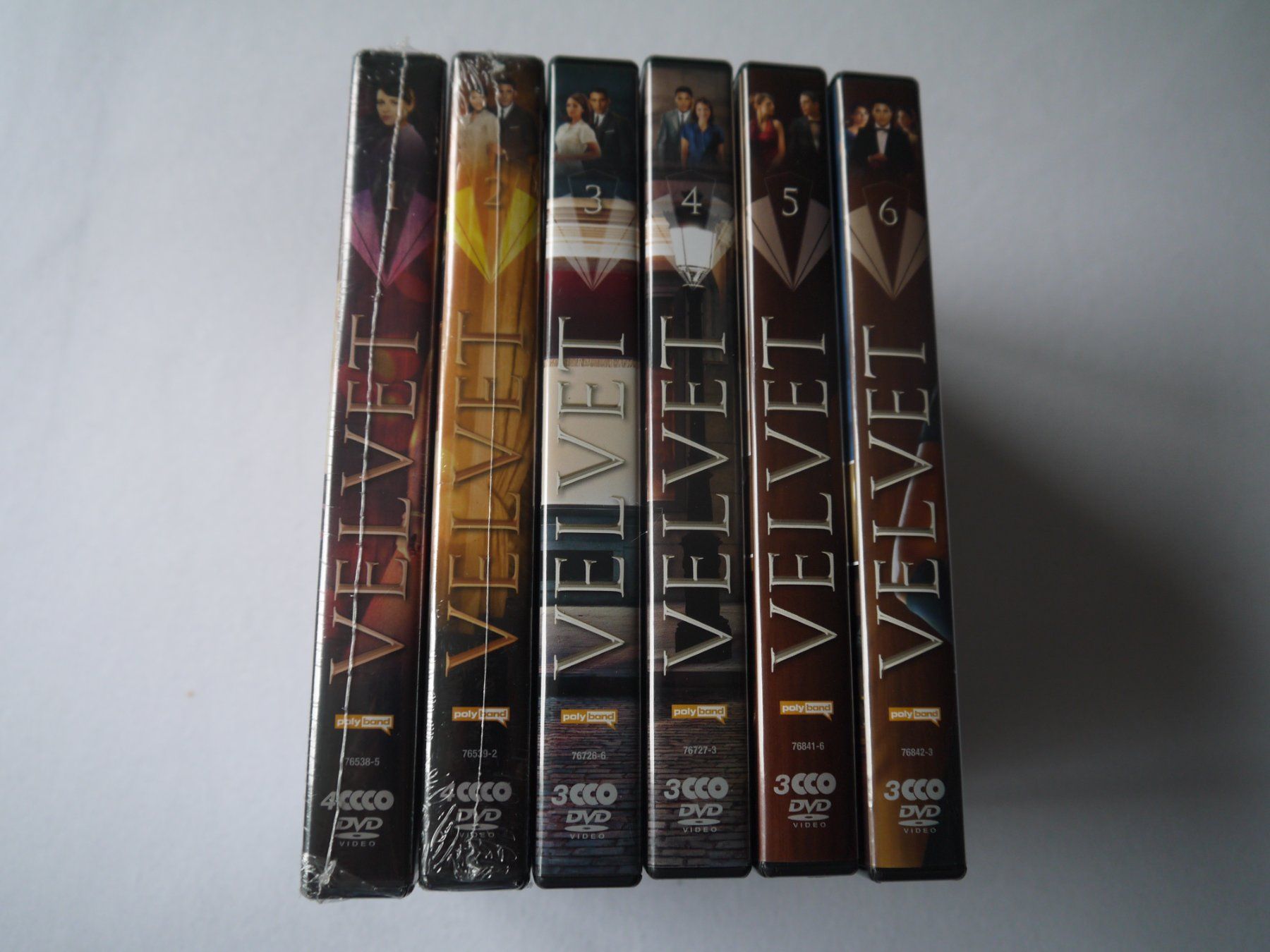 Tutti i DVDs: VELVET - Staffel  1-6 DVD – Usato da Hagendorn venduto da Blaf 1