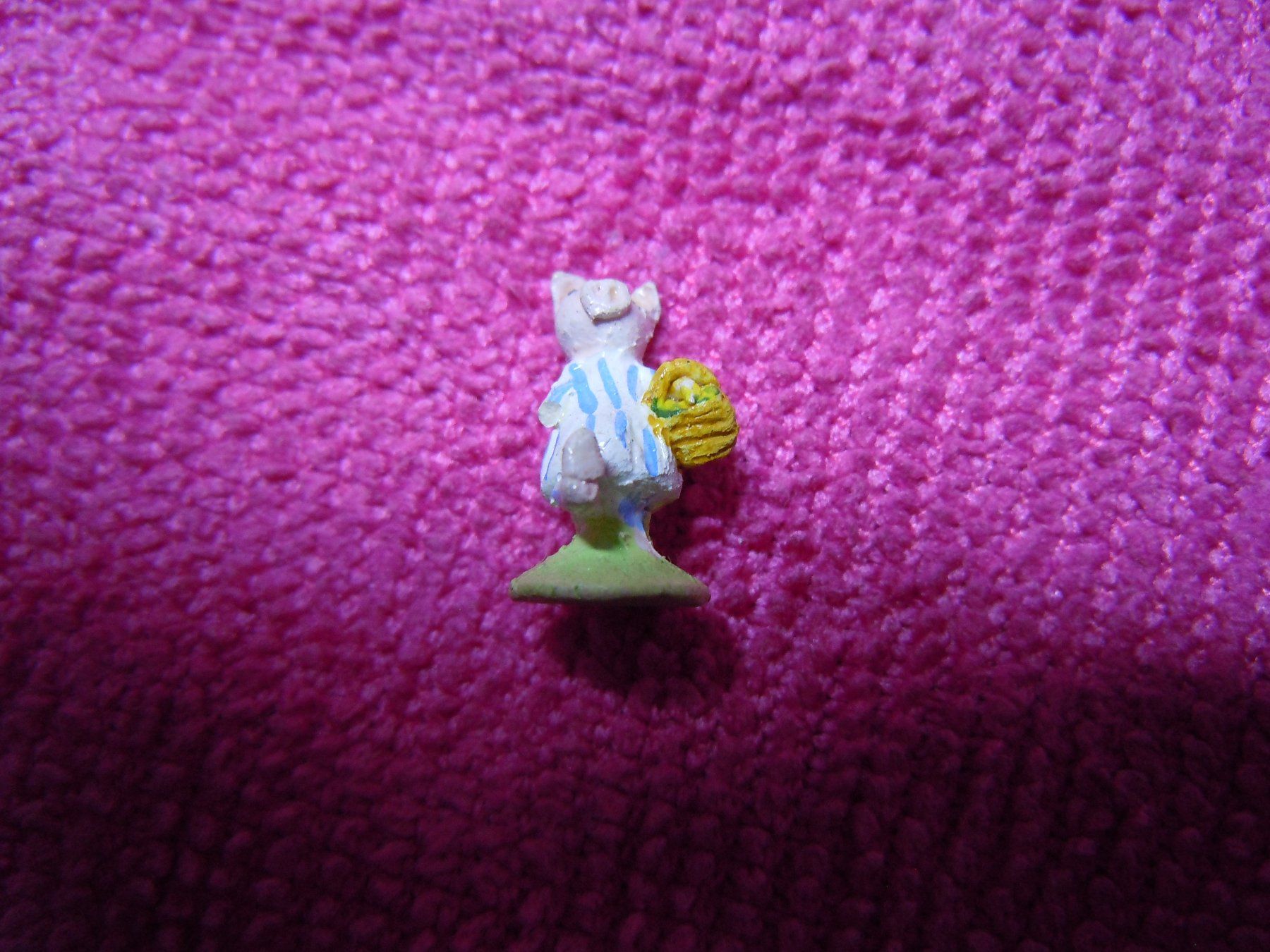 Statuette: Kleines Handbemaltes Schwein 1 cm – Usato da Luzern venduto da Baumli1 2