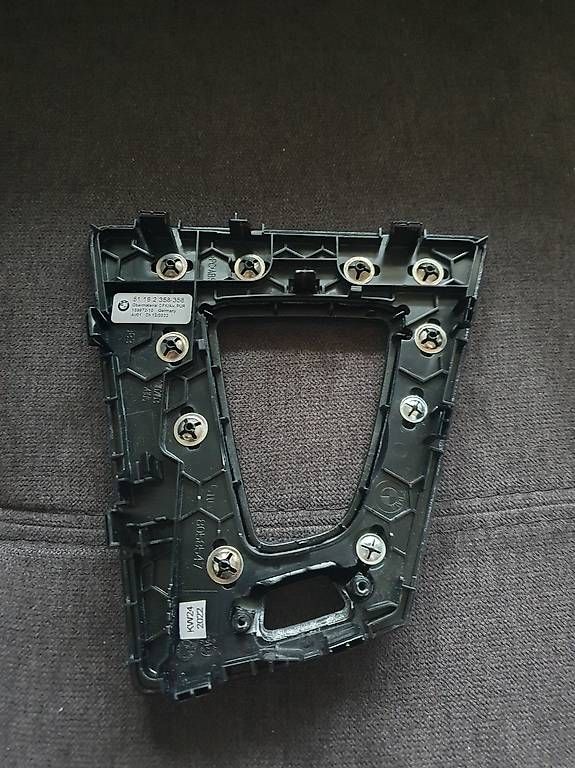 Tutti pezzi di ricambio auto: Cache sélecteur de vitesses carbone alcantara BMW M3 M4f80 – Usato da Genève venduto da lo2_5lx9 1