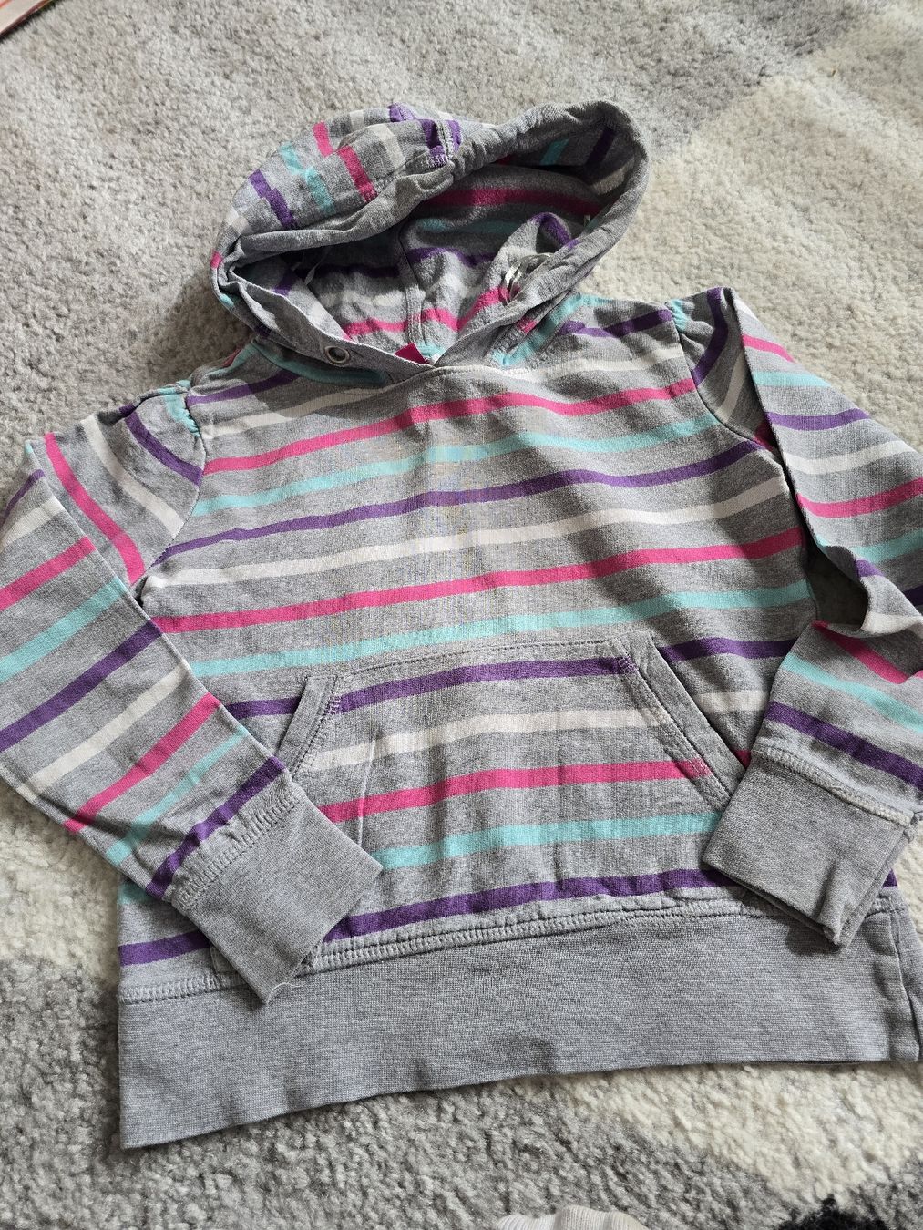 Maglioni & Felpe: Mädchen Kapuzenpullover gestreift, Grösse 110-116 – Usato da Unterentfelden venduto da Panda-87
