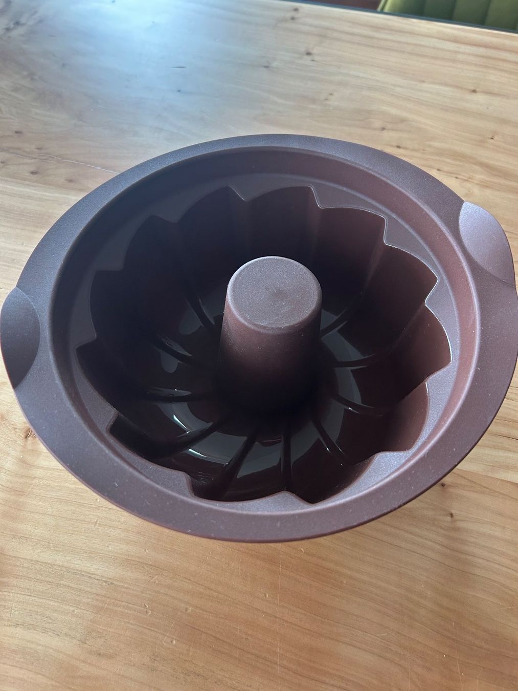 Tupperware Moules à gâteaux: Gugelhupfform Tupperware Silikon braun neu – Neuf (Voir description) à Kaltbrunn par lagone1 1