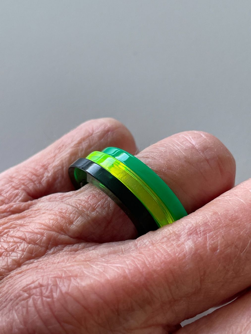 Anelli: Silberring mit 20 Plexiglasringen - Grösse 53 – Nuovo e nell'imballaggio originale da Turgi venduto da bar_8pdm 8