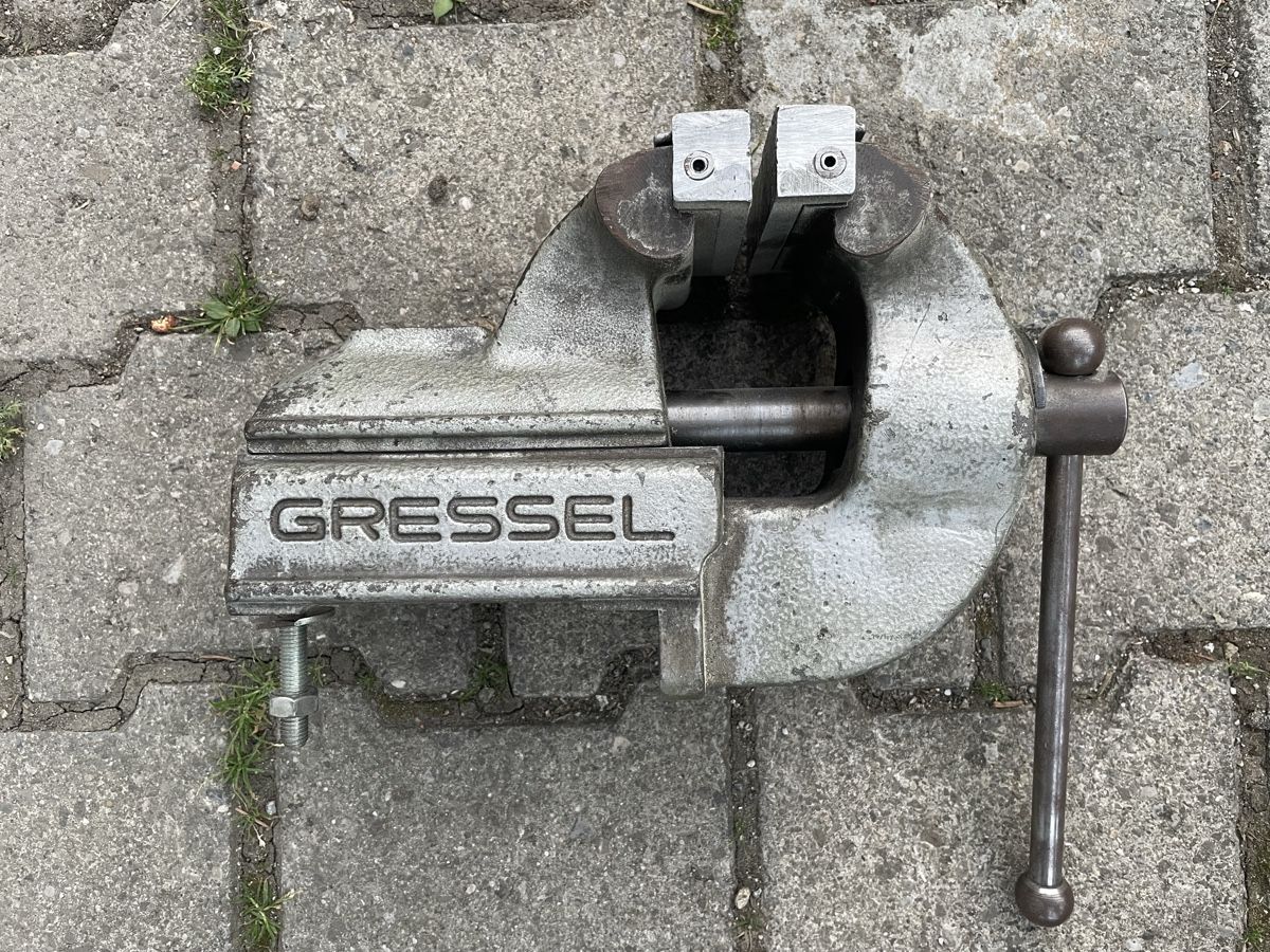 Gressel Tutti gli attrezzi: Original GRESSEL Schraubstock mit Tischklemmung – Usato da Eriswil venduto da tan_wl7w
