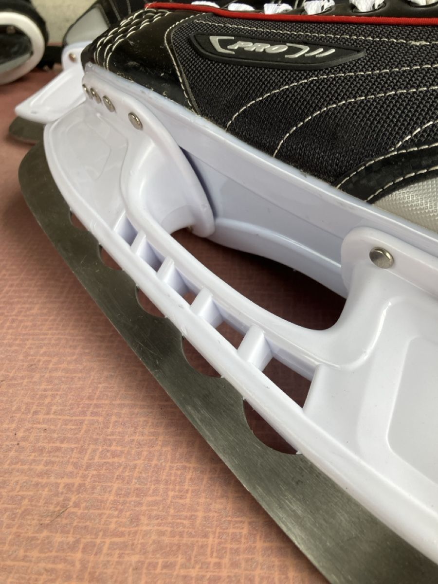 Pattini da ghiaccio: Schlittschuh Obscure 42 – Usato da Erlenbach im Simmental! venduto da Simmentaler-Perlen 4