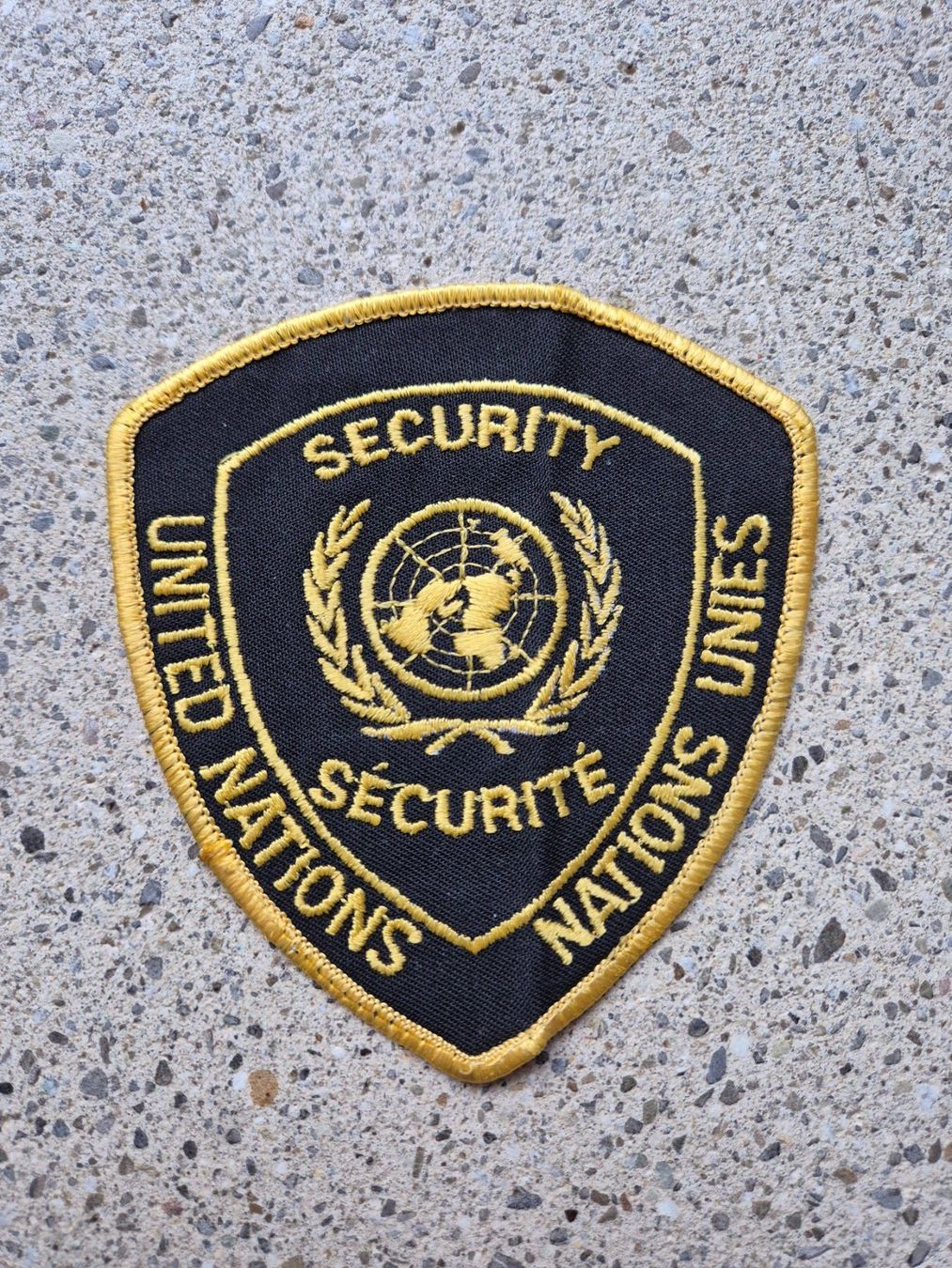 Schweizer Armee Placchette & Badge: *** Badge United Nation Security *** – Nuovo e nell'imballaggio originale da Riedholz venduto da fr_sIruP