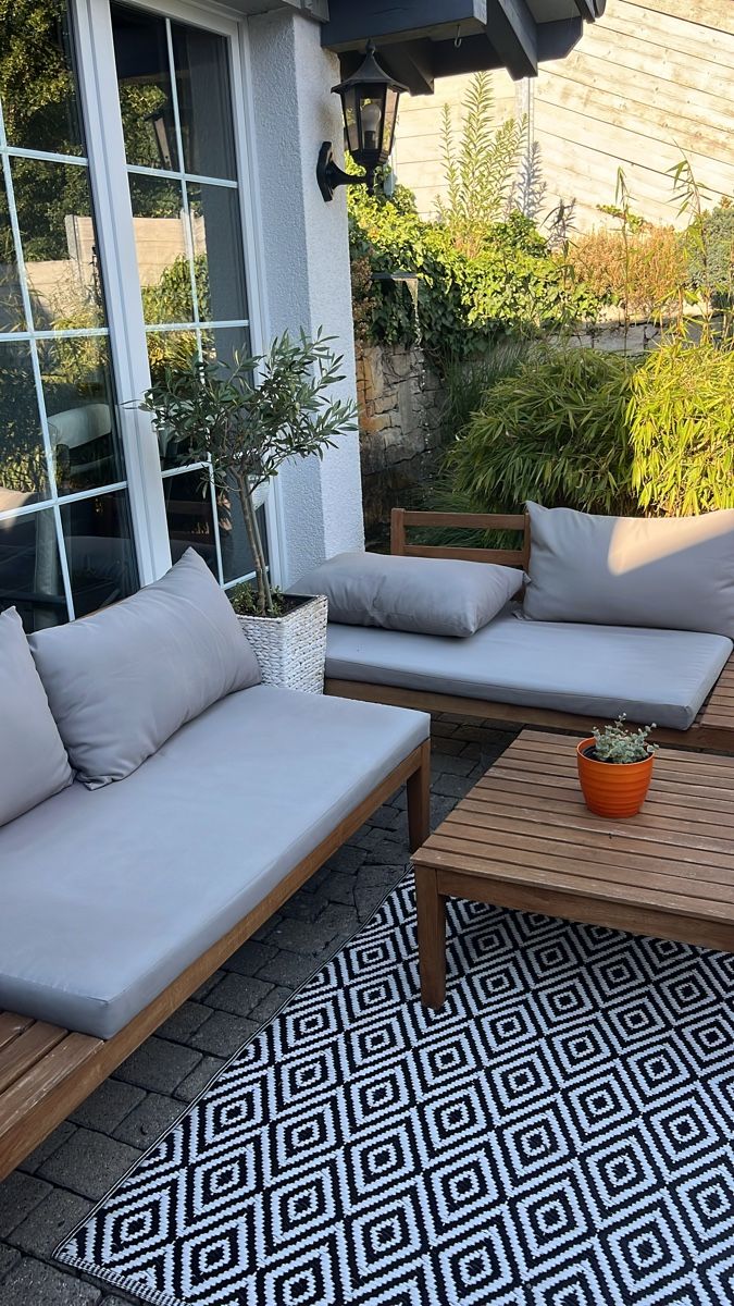 Set di tavolo e panche: Gartenlounge Set Holz inkl. Auflagen – Usato da Schaffhausen venduto da juf_98r9 2